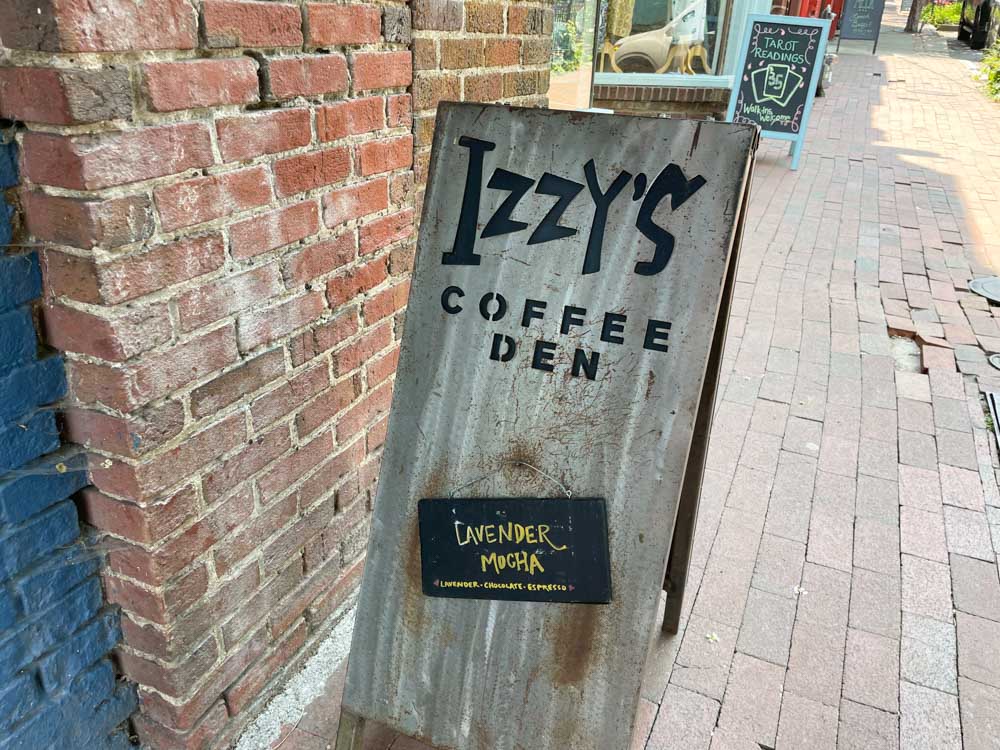 Go to Coffeeshops in Asheville: Izzy's Coffee Den