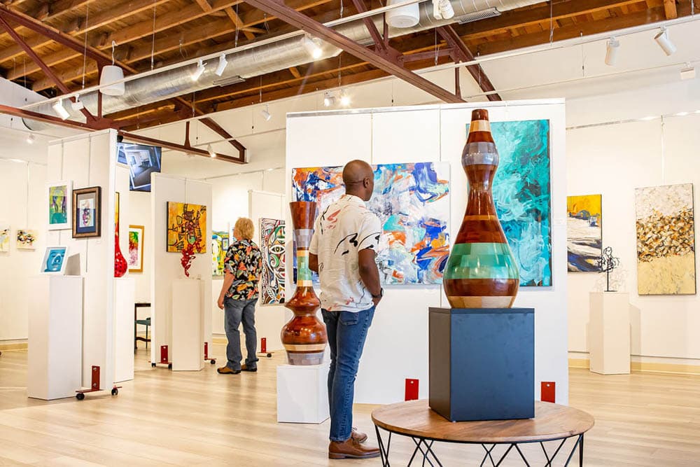 
Complete Guide to Hendersonville: Art on 7th