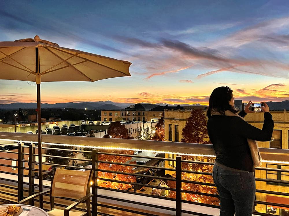 Fun Tours in Asheville: Asheville Rooftop Bar Tours 