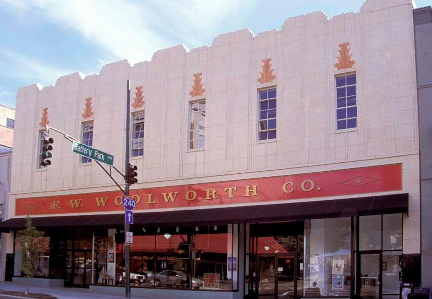 Cool Art Galleries in Asheville: Woolworth Walk