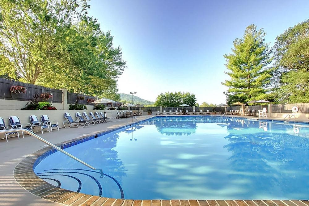 Cool Hotels Asheville, NC with a Pool: The Omni Grove Park Inn