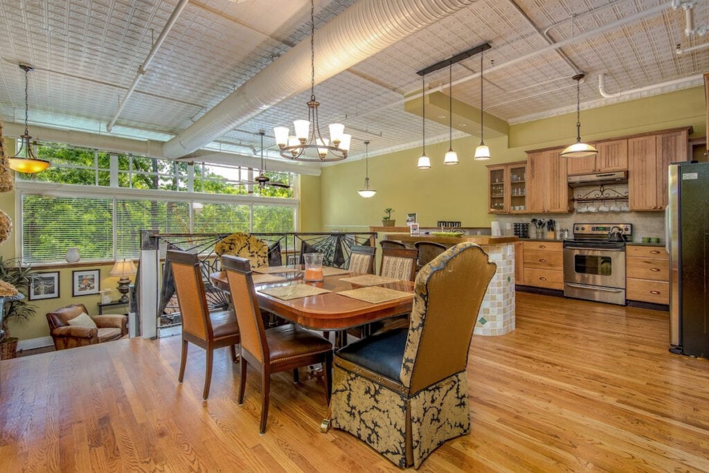 Asheville Airbnbs Vacation Homes: Downtown Spacious Retreat
