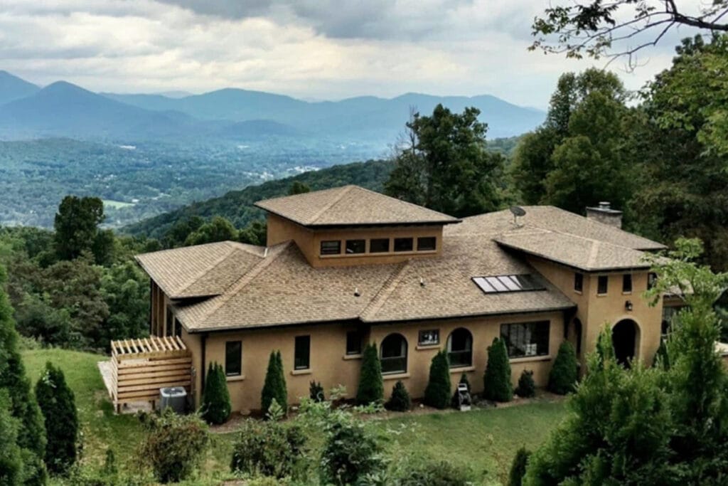 Asheville Airbnbs Vacation Homes: Mountaintop Villa