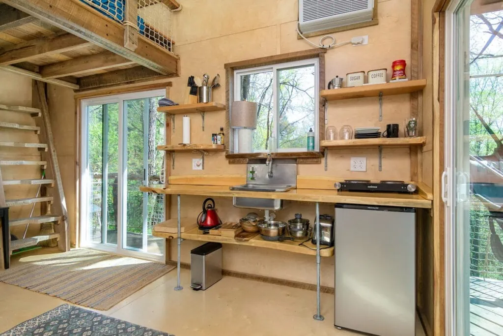Asheville Airbnbs Vacation Homes: Tree House in WAVL
