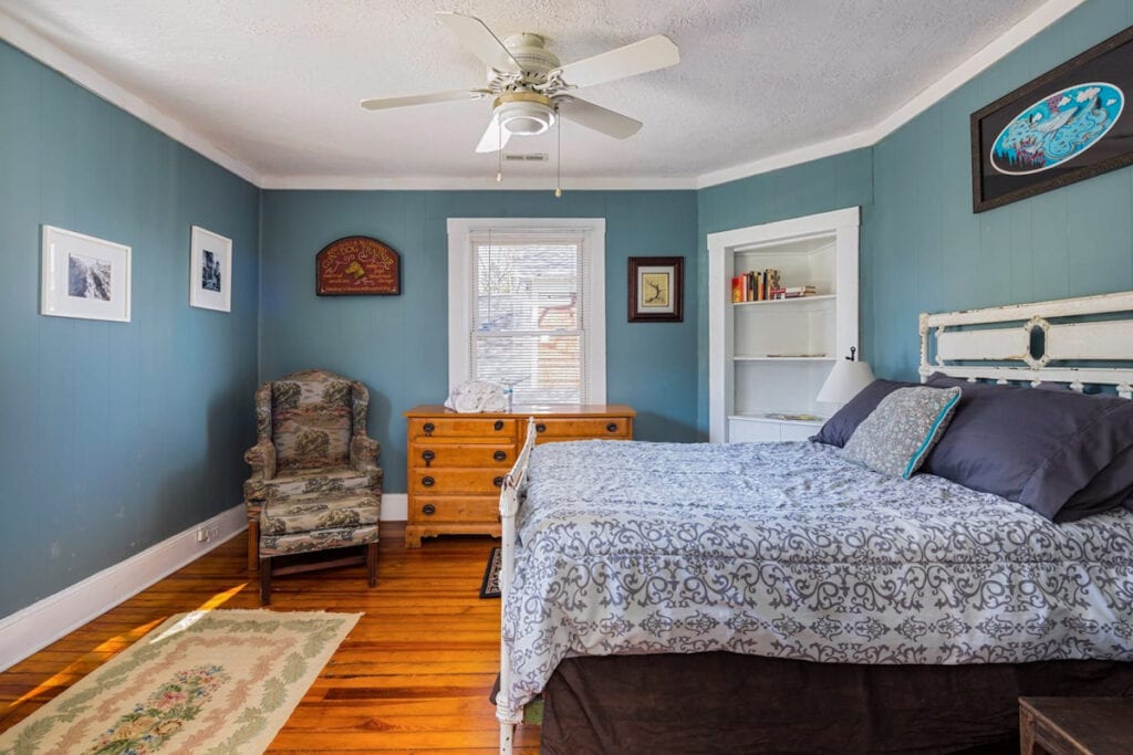 Best Airbnbs in Asheville, NC: The Flint Street House