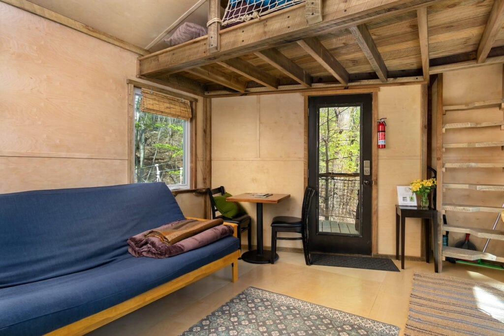 Best Airbnbs in Asheville, NC: Tree House in WAVL